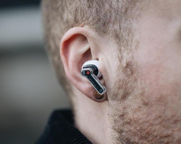 Представлены беспроводные наушники Ear с поддержкой ChatGPT от Nothing