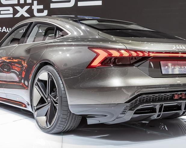 Audi анонсирует обновленный электрический спорткар e
